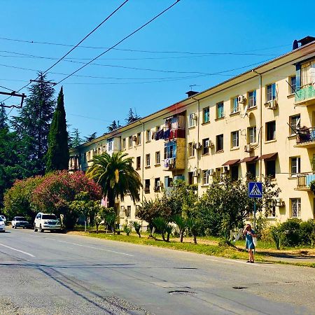 Квартира 1-Комнатная - До Моря 2 Мин - В Центре 수쿰 외부 사진